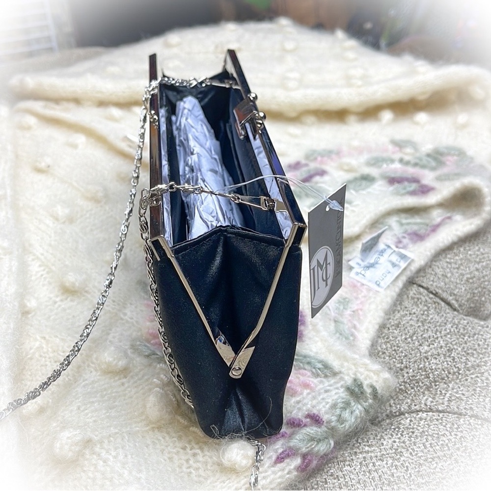 💕NWT Beautiful Black Satin Evening Clutch with Silver Chain💕 - Picture 3 of 8